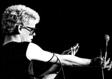 Lou Reed puts a spike into his vein
